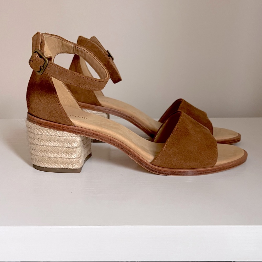 Size 9 Soludos Capri Mid Heels Sandals Brand New and Never worn